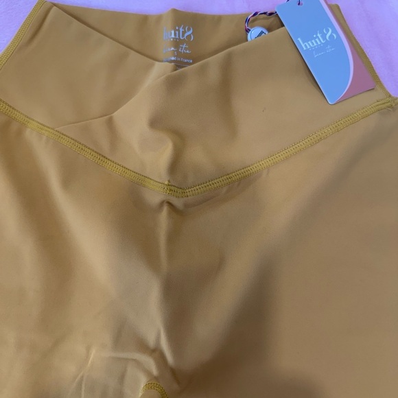 HUIT8 Paris BIEN-ETRE V-CUT SHORTS Sz S
$69.00 $30
Mustard - Picture 15 of 16